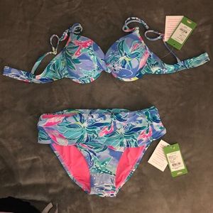 Swim suit (bikini top and bottom)